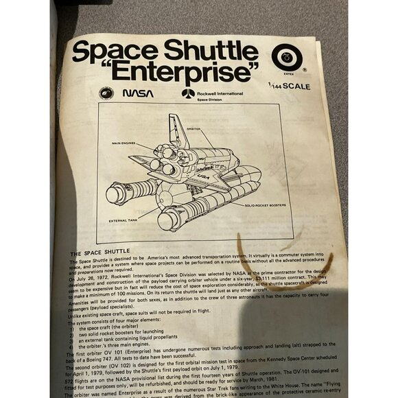 Entex Space Shuttle "Enterprise" Model Kit 1:144 Scale Kit #8529 started - Picture 9 of 16